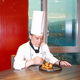 福容大飯店桃園機場捷運A8主廚行政主廚鄧正中 福容大飯店桃園機場捷運A8主廚行政主廚鄧正中